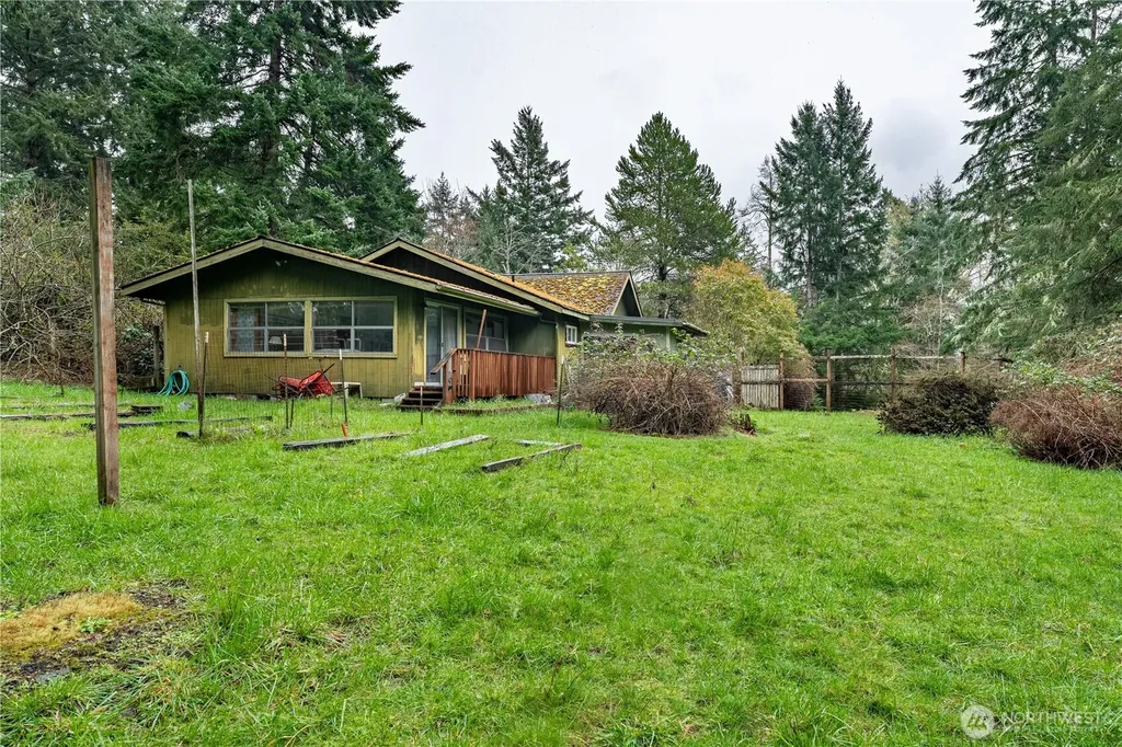 402 E Madrona Boulevard NW Lakebay WA 98349