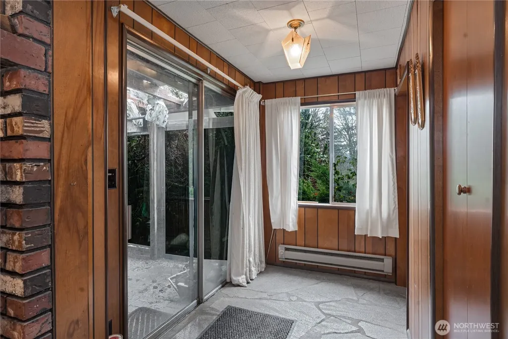 402 E Madrona Boulevard NW Lakebay WA 98349