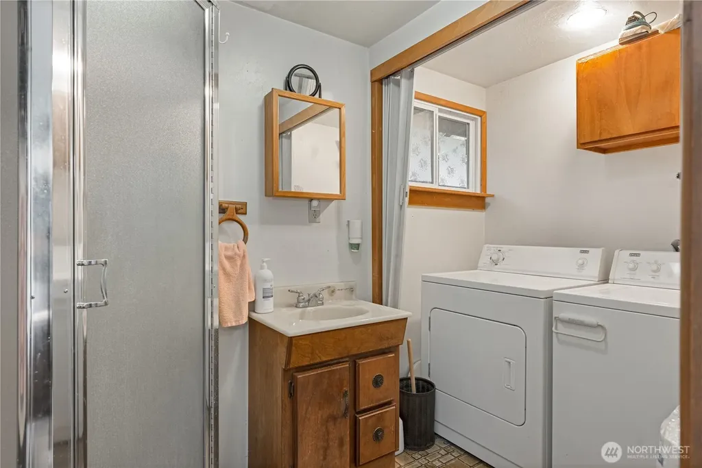 402 E Madrona Boulevard NW Lakebay WA 98349