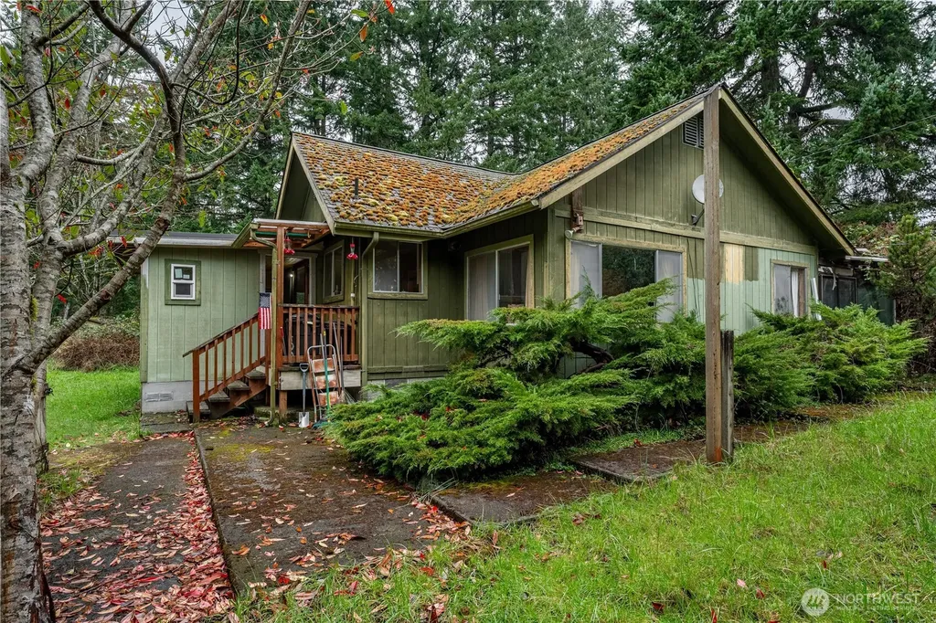 402 E Madrona Boulevard NW Lakebay WA 98349