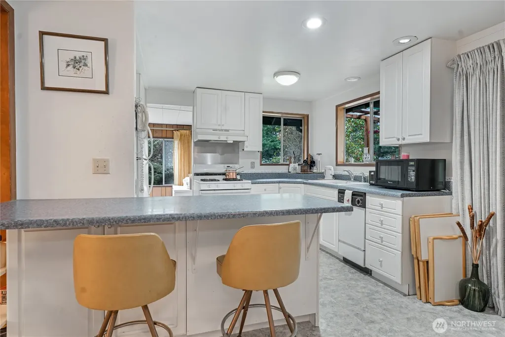 402 E Madrona Boulevard NW Lakebay WA 98349