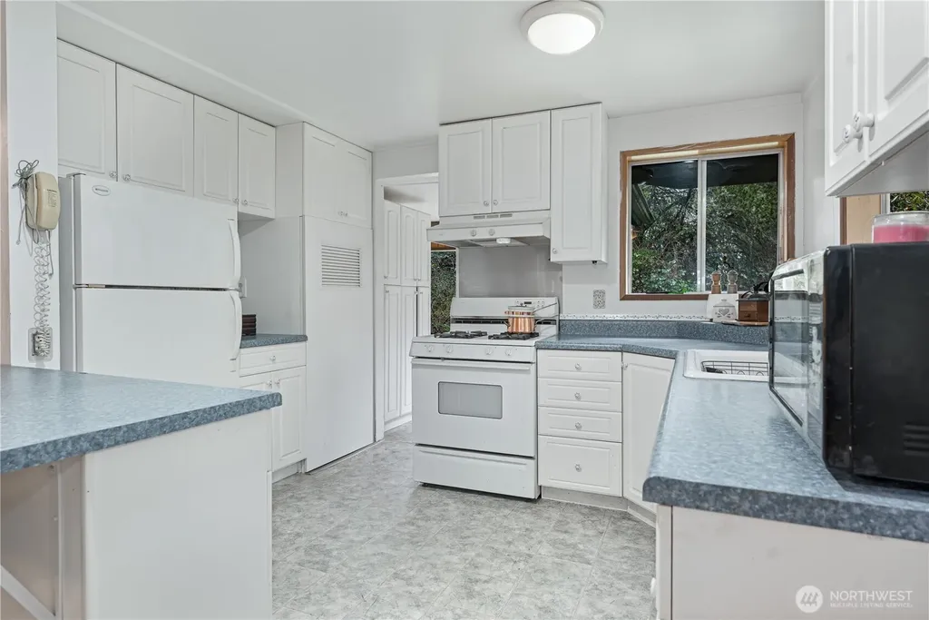 402 E Madrona Boulevard NW Lakebay WA 98349