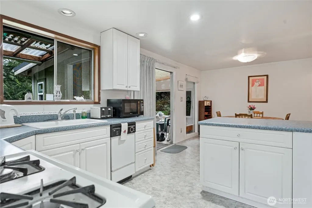 402 E Madrona Boulevard NW Lakebay WA 98349