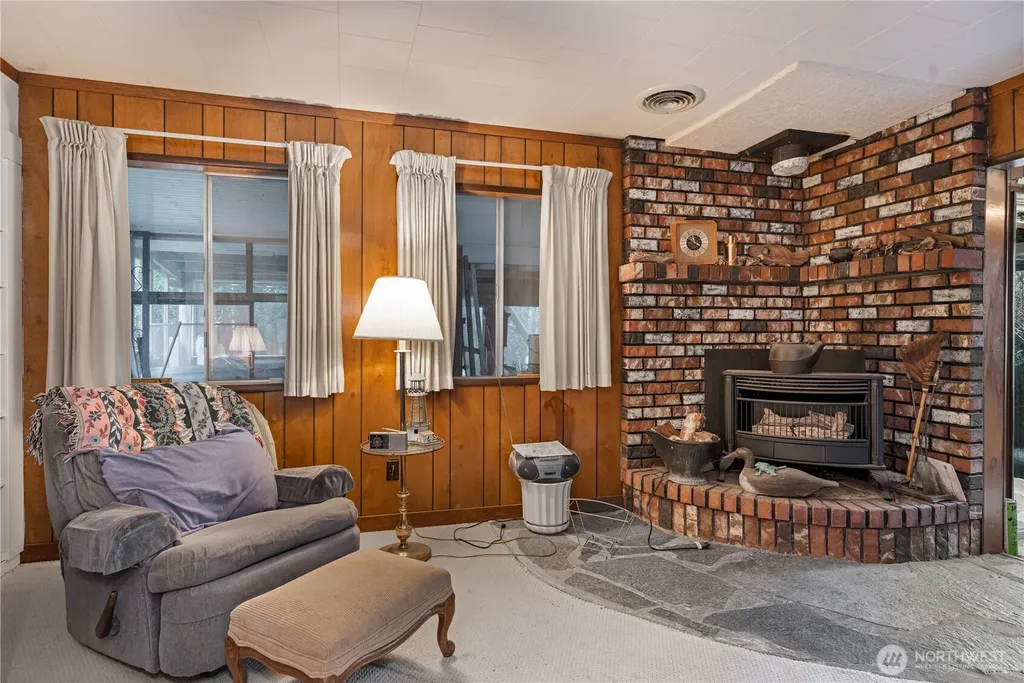 402 E Madrona Boulevard NW Lakebay WA 98349