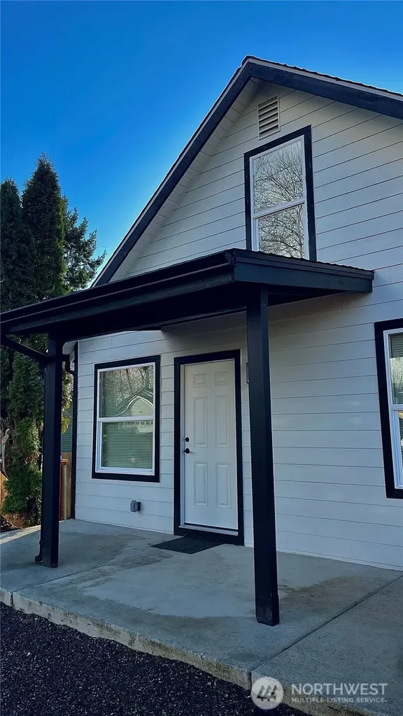 8518 9th Ave East Tacoma WA 98445