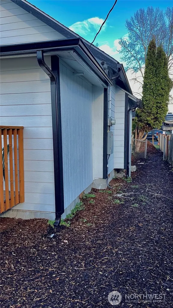 8518 9th Ave East Tacoma WA 98445