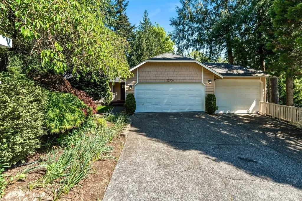 22706 NE 12th Place Sammamish WA 98074
