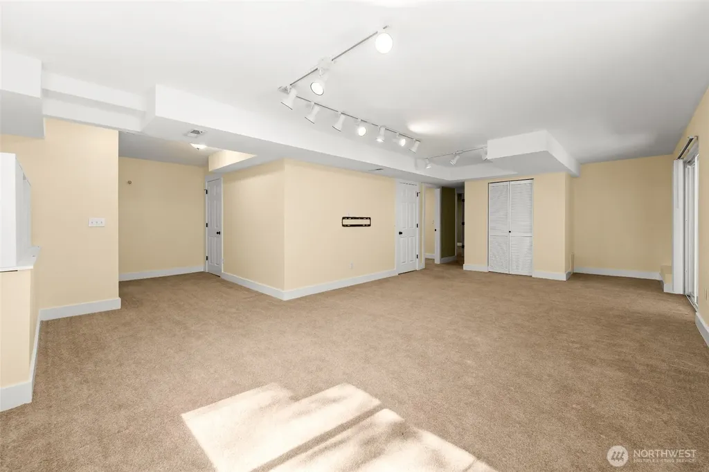 22706 NE 12th Place Sammamish WA 98074