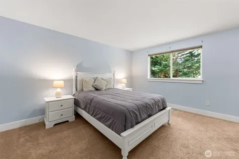 22706 NE 12th Place Sammamish WA 98074
