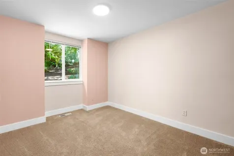 22706 NE 12th Place Sammamish WA 98074