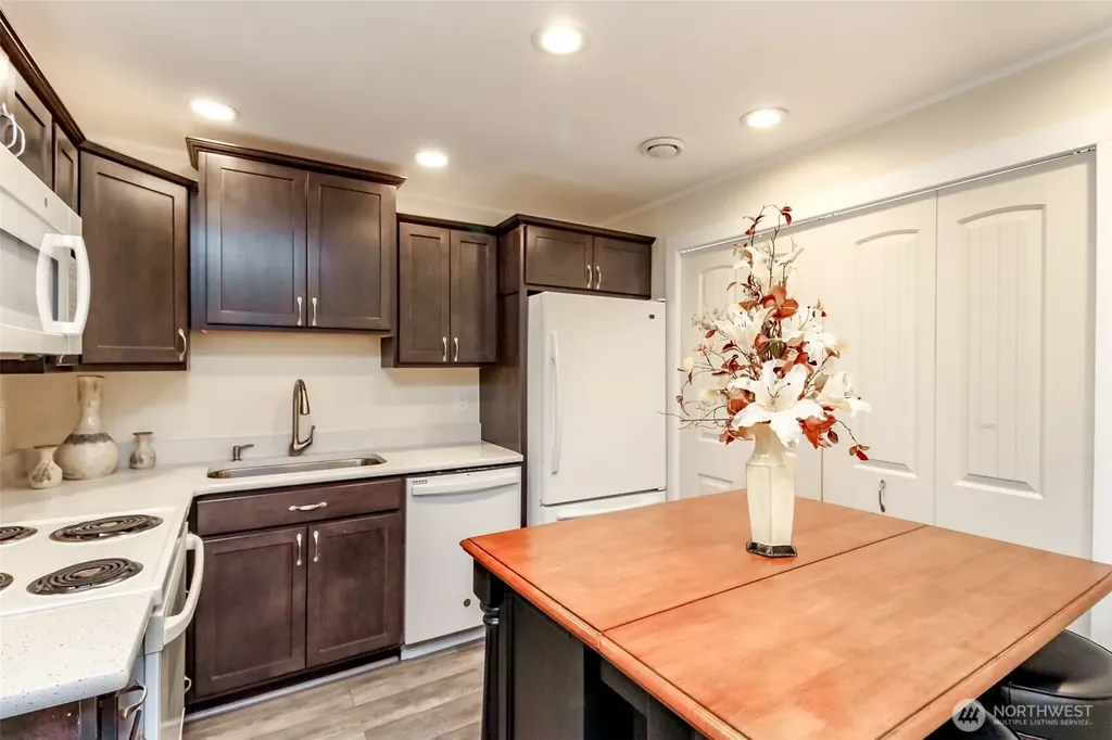 36510 Mountain Highway E Eatonville WA 98328