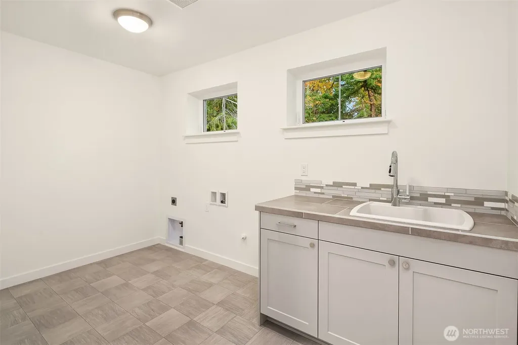 22212 98th Avenue W Edmonds WA 98020