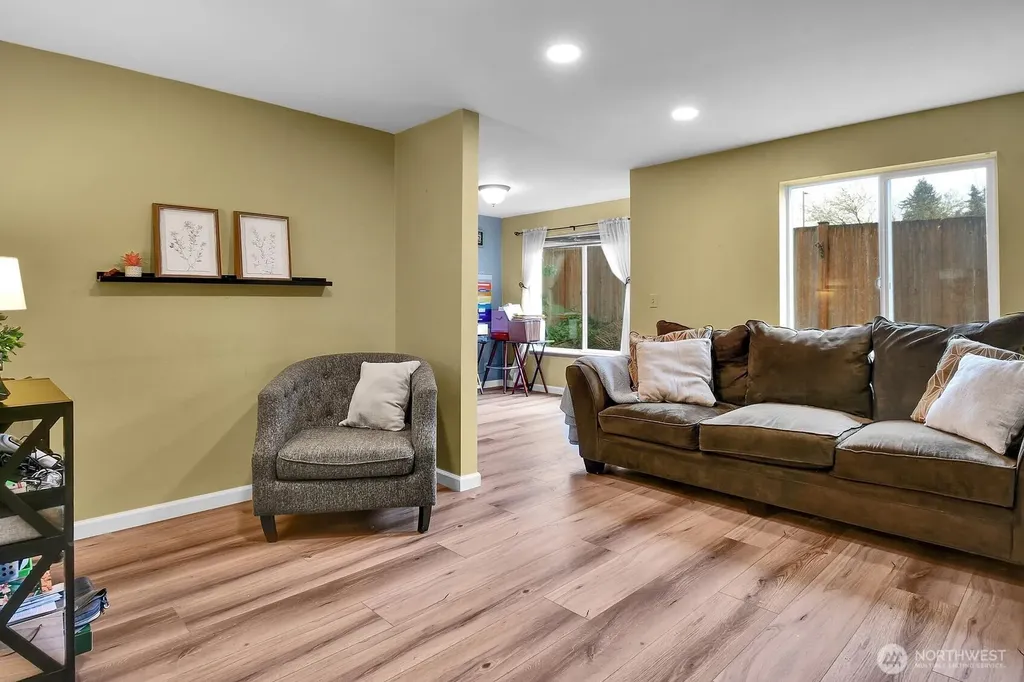 21225 76th Avenue W Edmonds WA 98026