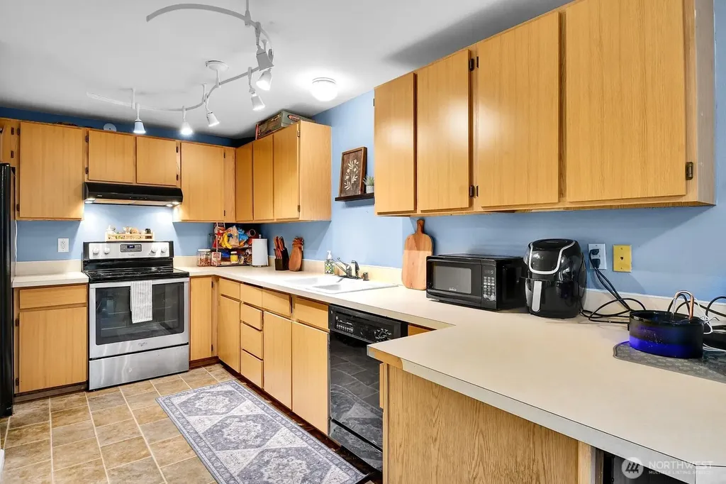 21225 76th Avenue W Edmonds WA 98026