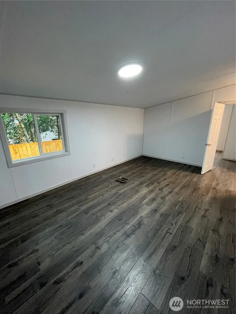 827 West Valley Highway Kent WA 98032