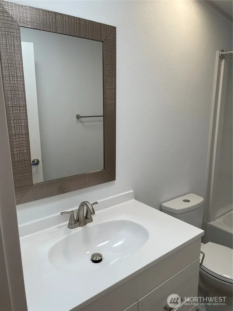 827 West Valley Highway Kent WA 98032