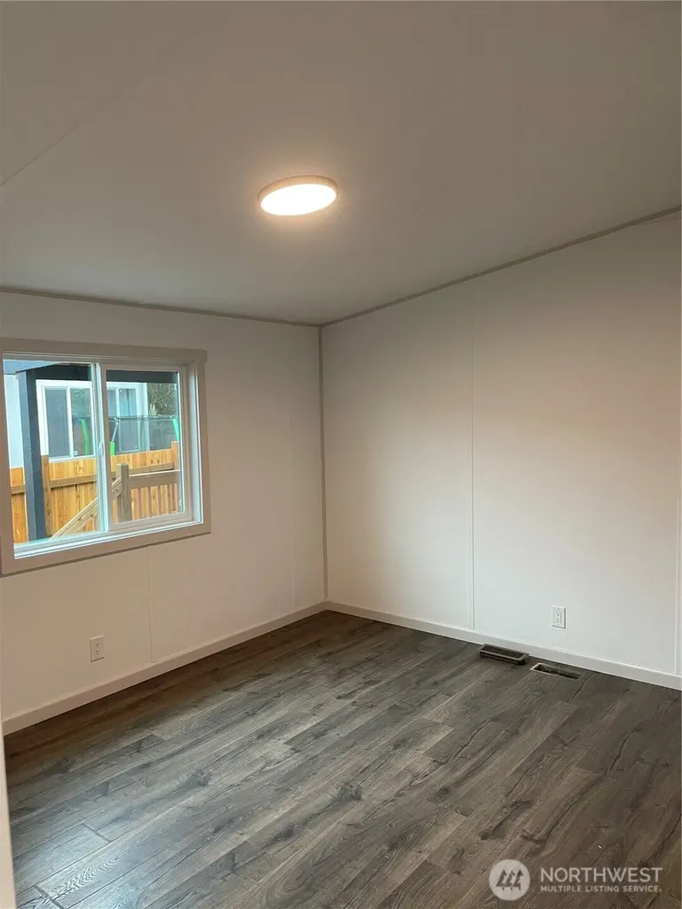 827 West Valley Highway Kent WA 98032