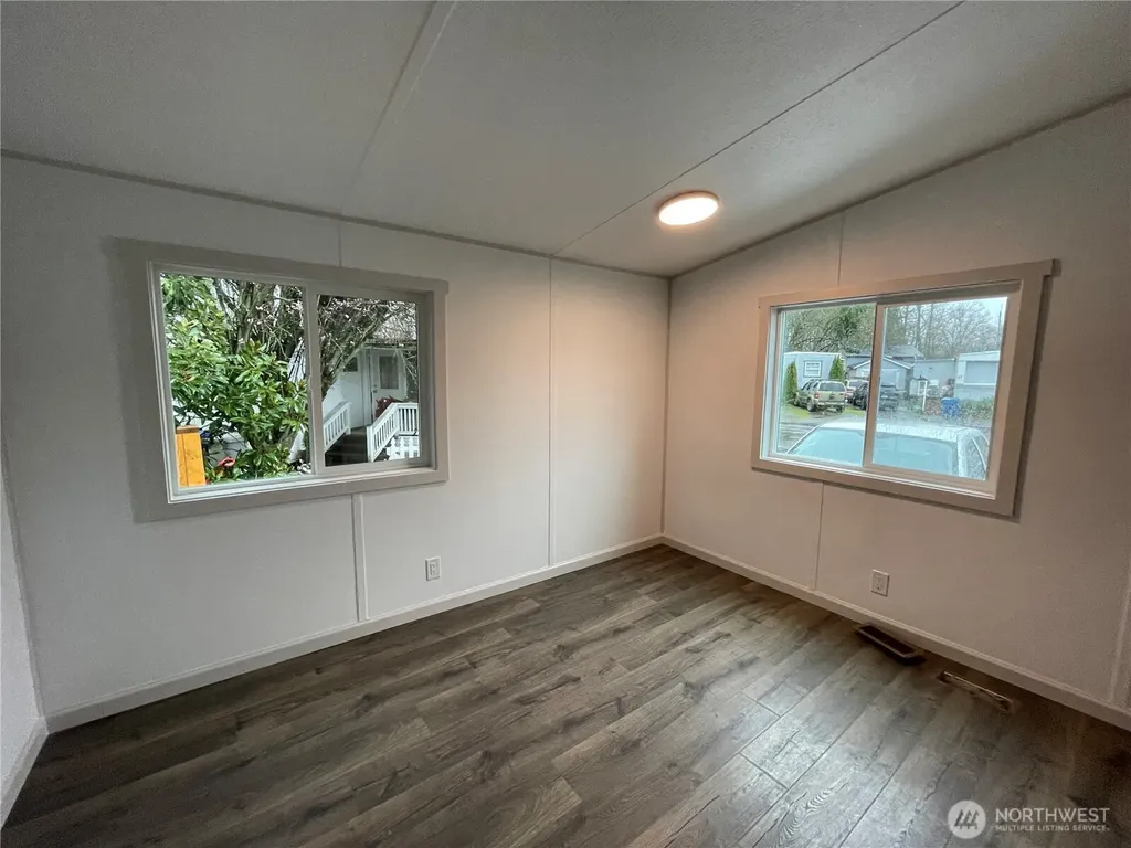 827 West Valley Highway Kent WA 98032