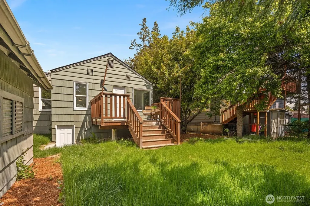 935 N 92nd Street Seattle WA 98103