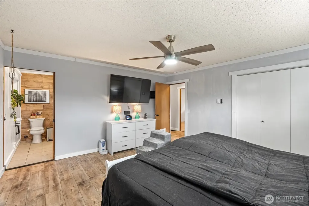 279 Holly Lane Cosmopolis WA 98537