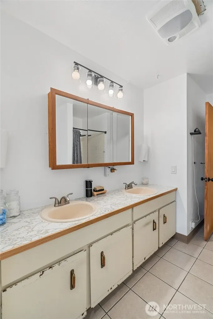 279 Holly Lane Cosmopolis WA 98537