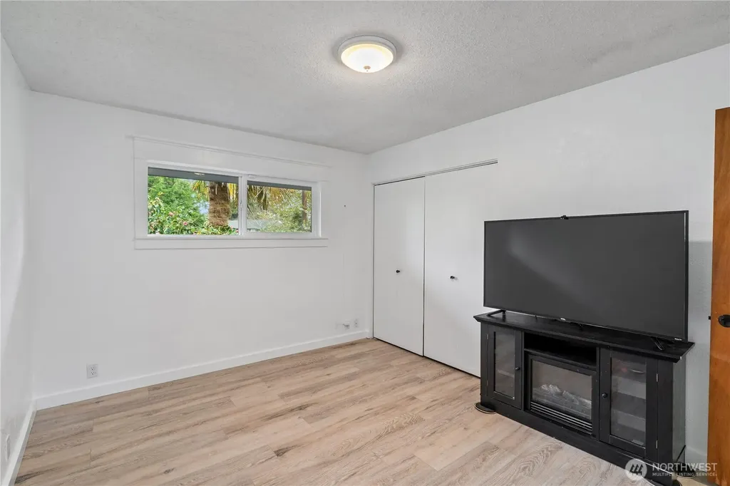 279 Holly Lane Cosmopolis WA 98537