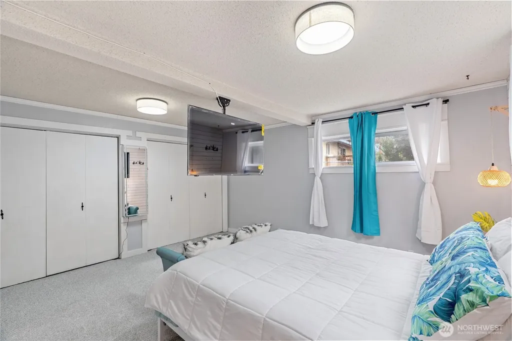 279 Holly Lane Cosmopolis WA 98537