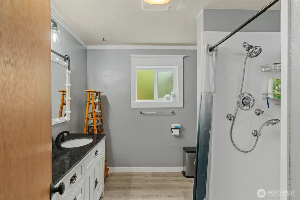 279 Holly Lane Cosmopolis WA 98537