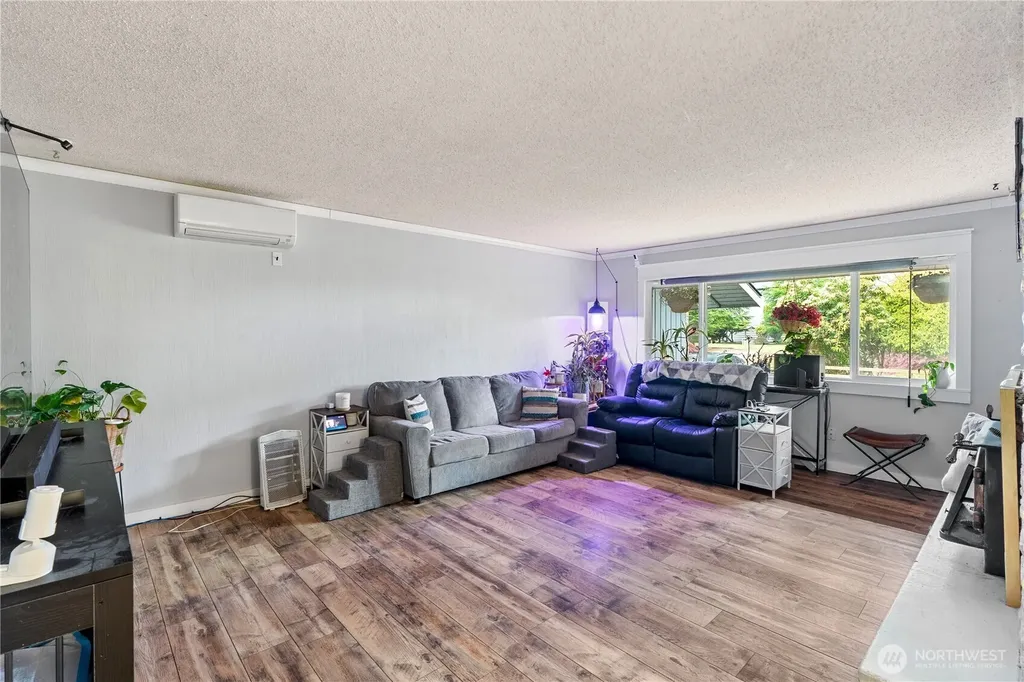 279 Holly Lane Cosmopolis WA 98537