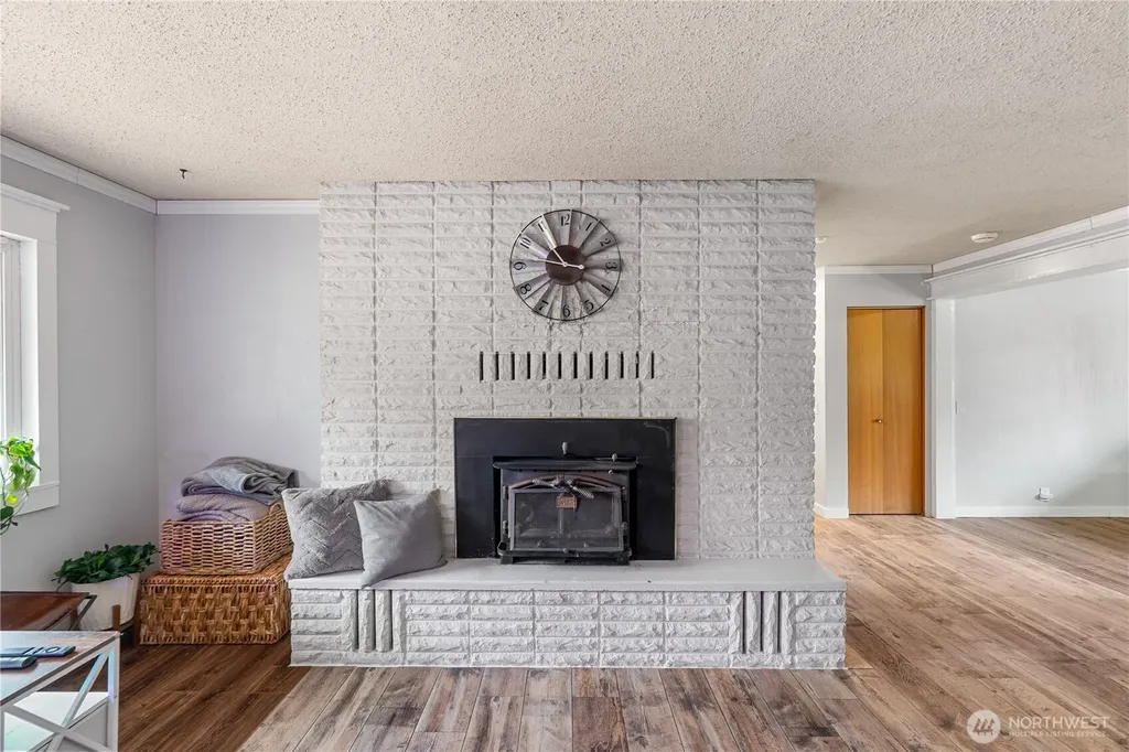 279 Holly Lane Cosmopolis WA 98537