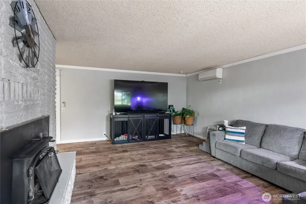 279 Holly Lane Cosmopolis WA 98537