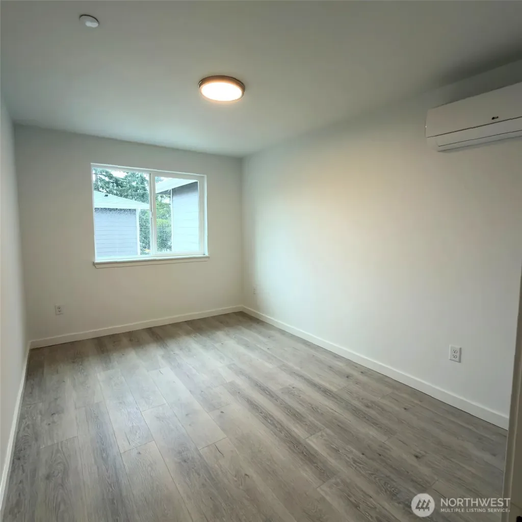 648 SW 139th Street Burien WA 98166