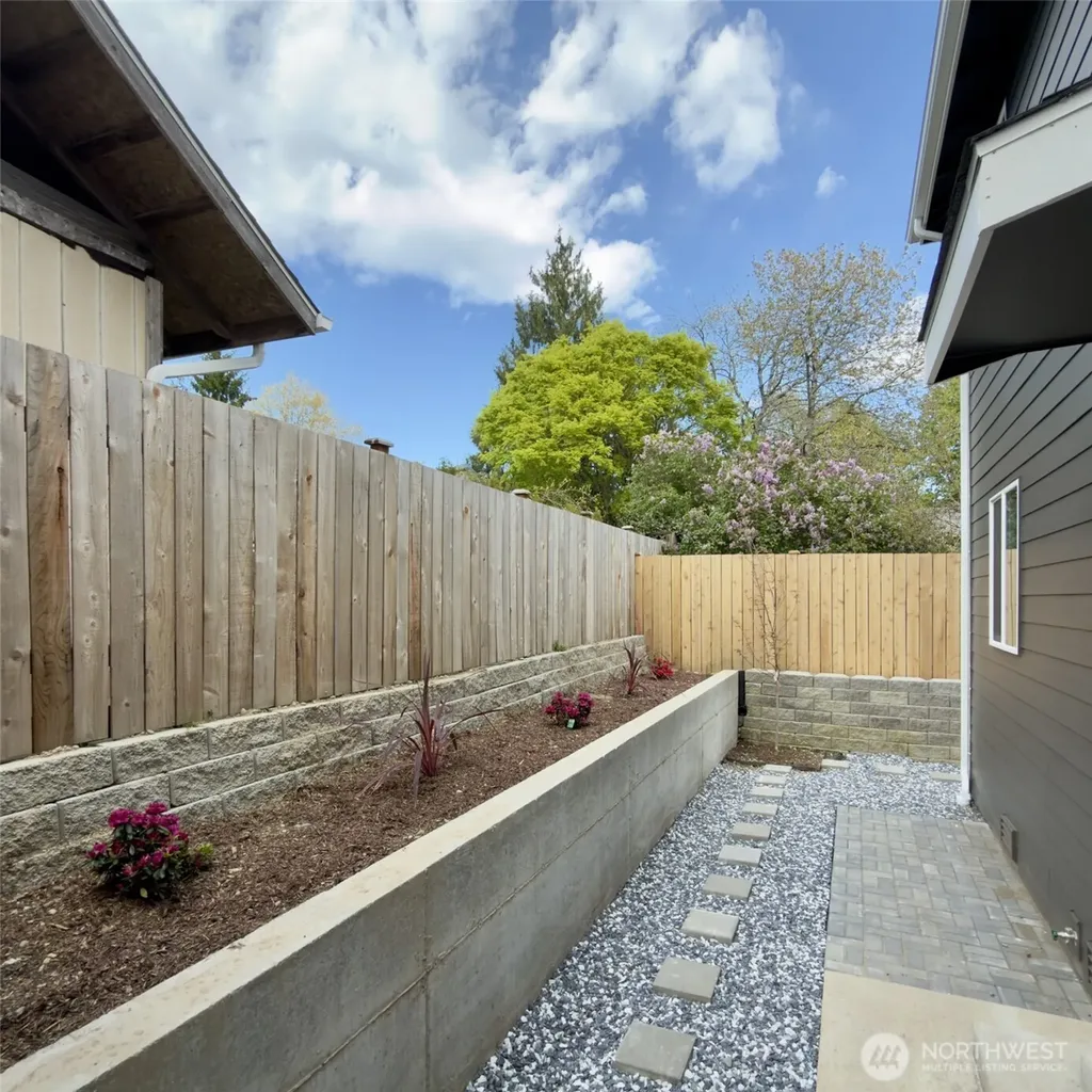 648 SW 139th Street Burien WA 98166