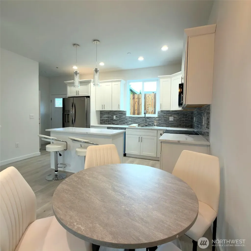 648 SW 139th Street Burien WA 98166
