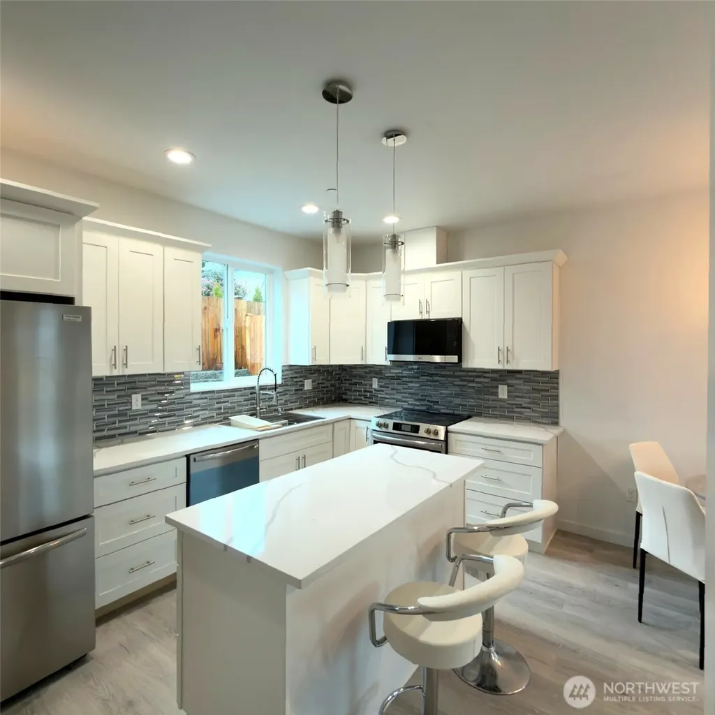 648 SW 139th Street Burien WA 98166