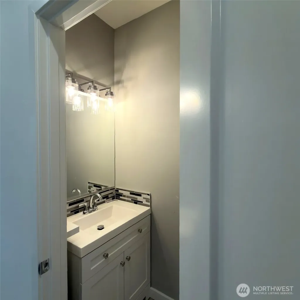 648 SW 139th Street Burien WA 98166