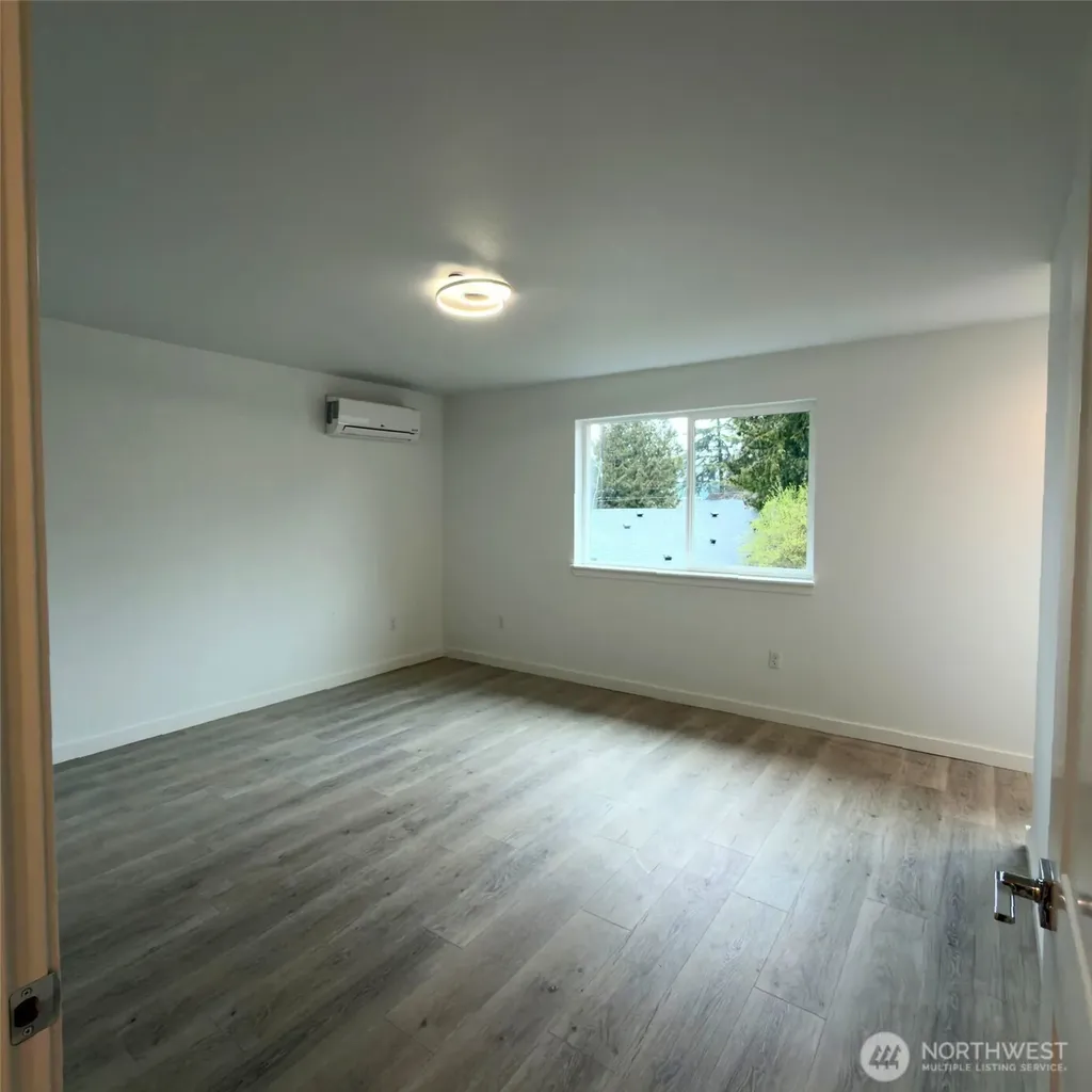 648 SW 139th Street Burien WA 98166