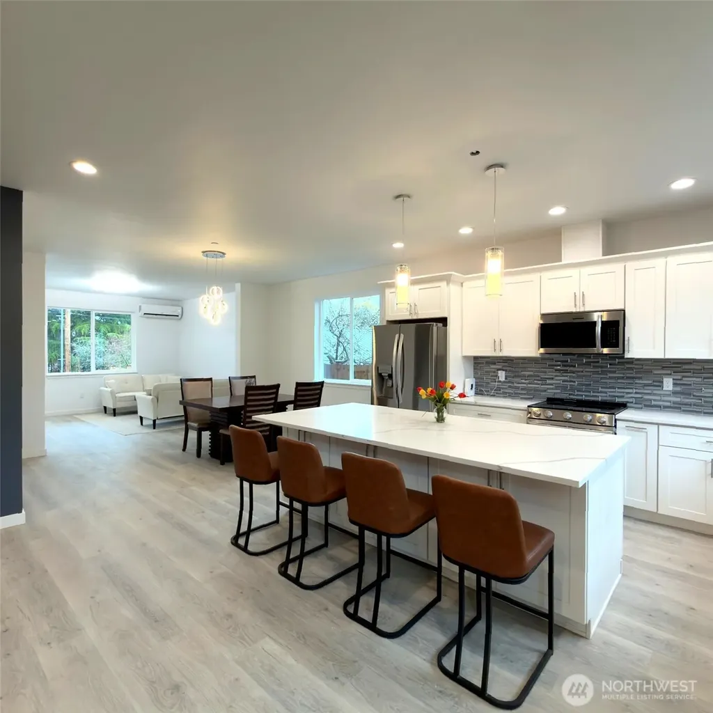 648 SW 139th Street Burien WA 98166