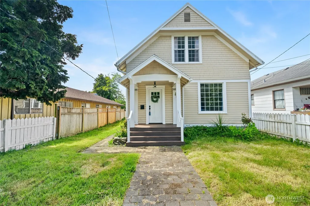 626 Eklund Avenue Hoquiam WA 98550