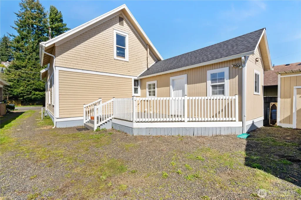 626 Eklund Avenue Hoquiam WA 98550
