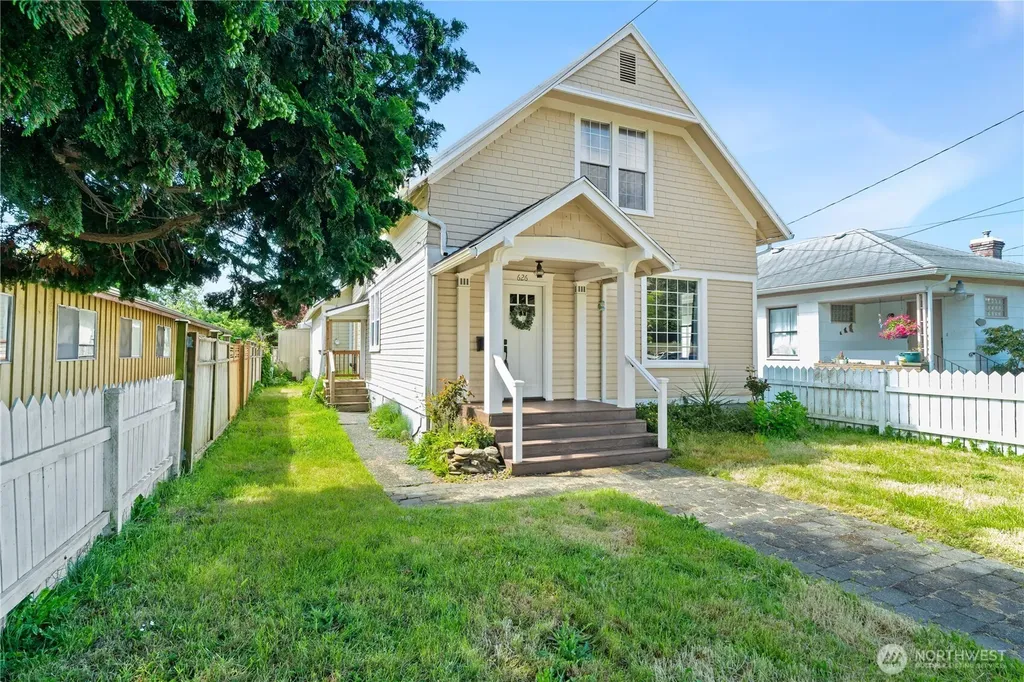 626 Eklund Avenue Hoquiam WA 98550
