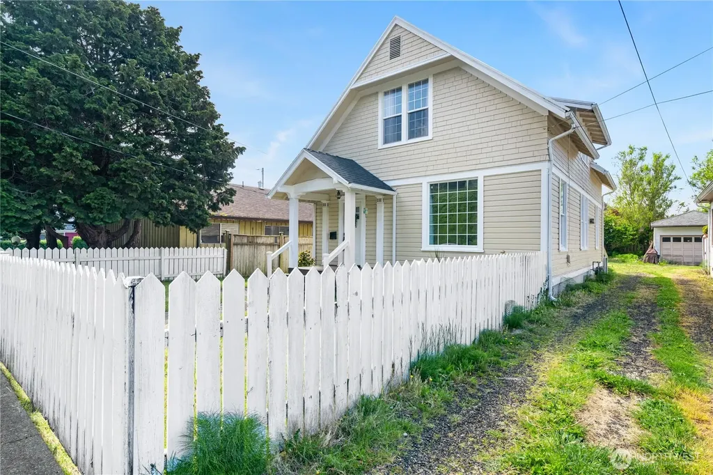 626 Eklund Avenue Hoquiam WA 98550