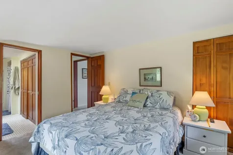2642 E Lake Sammamish Parkway NE Sammamish WA 98074