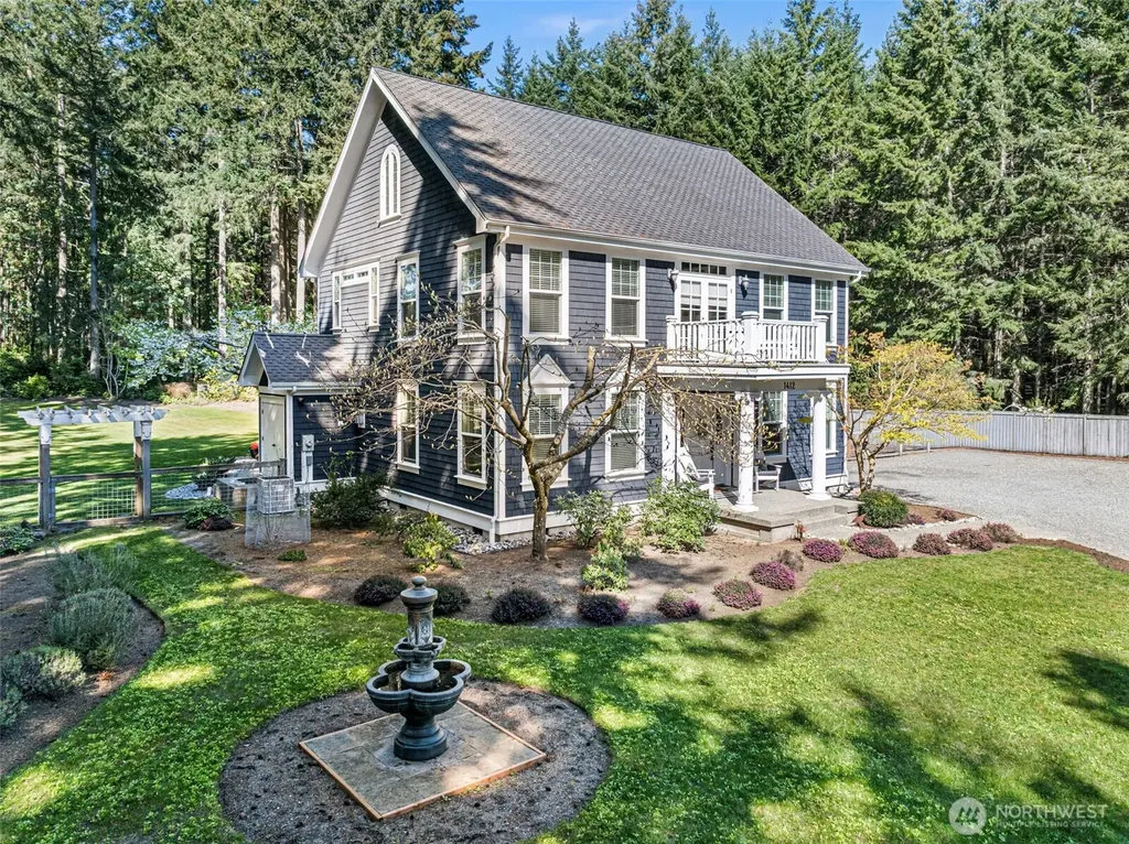 1412 11th Lane Fox Island WA 98333