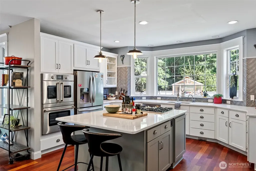 1412 11th Lane Fox Island WA 98333