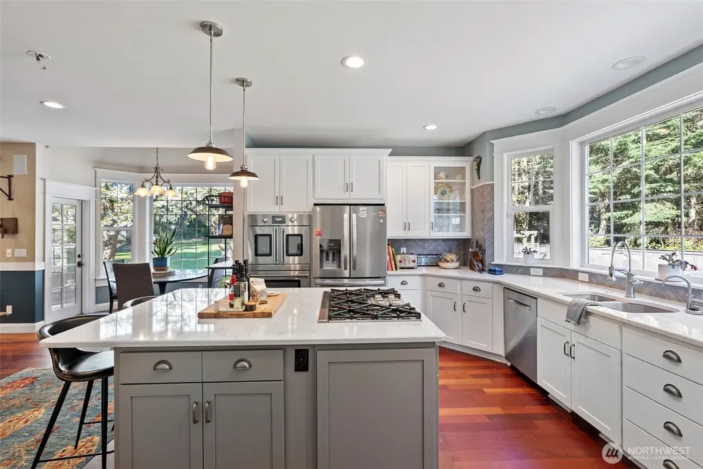 1412 11th Lane Fox Island WA 98333