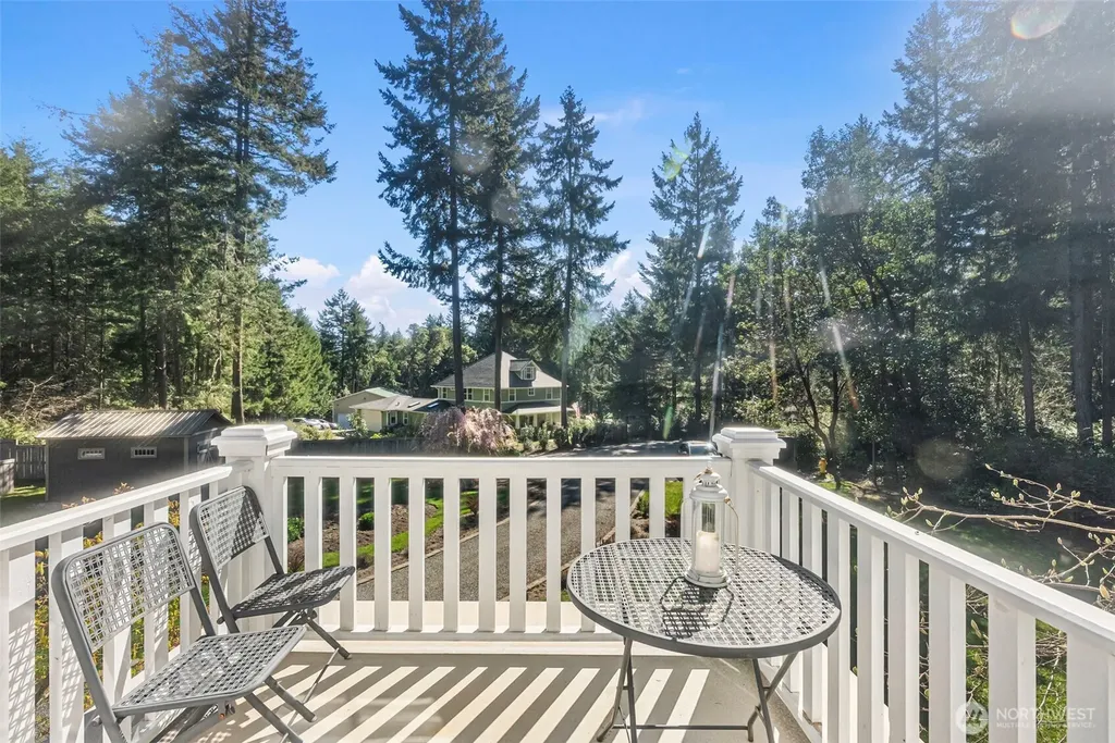 1412 11th Lane Fox Island WA 98333