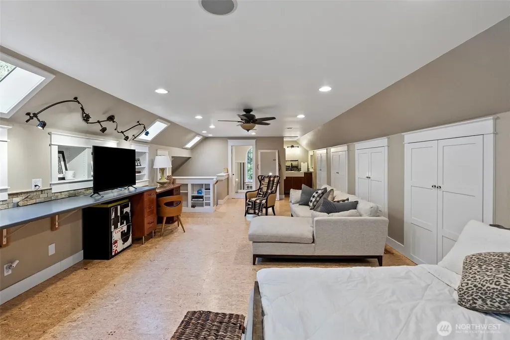 1412 11th Lane Fox Island WA 98333