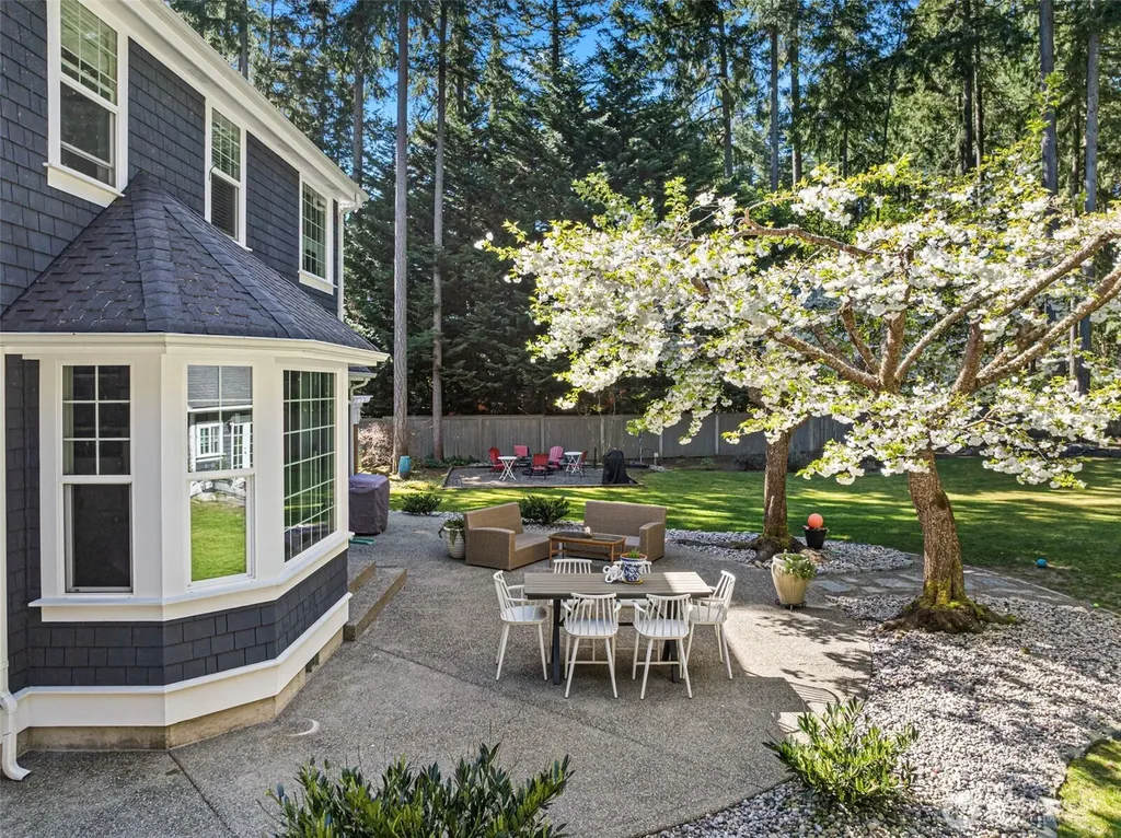 1412 11th Lane Fox Island WA 98333