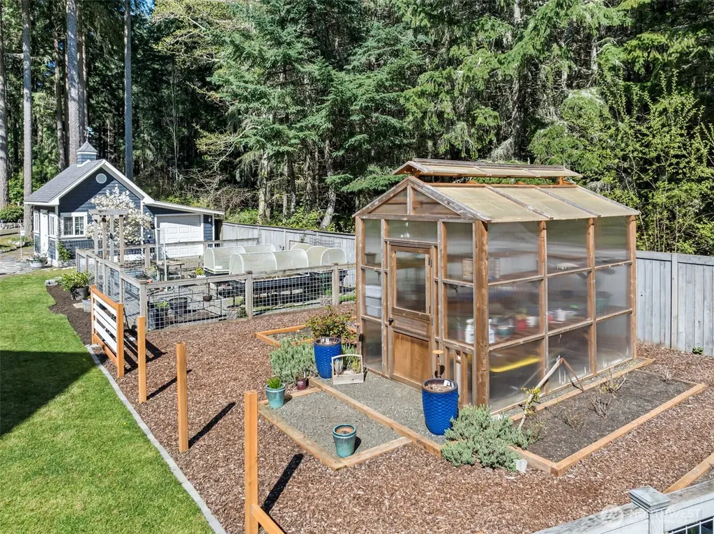 1412 11th Lane Fox Island WA 98333